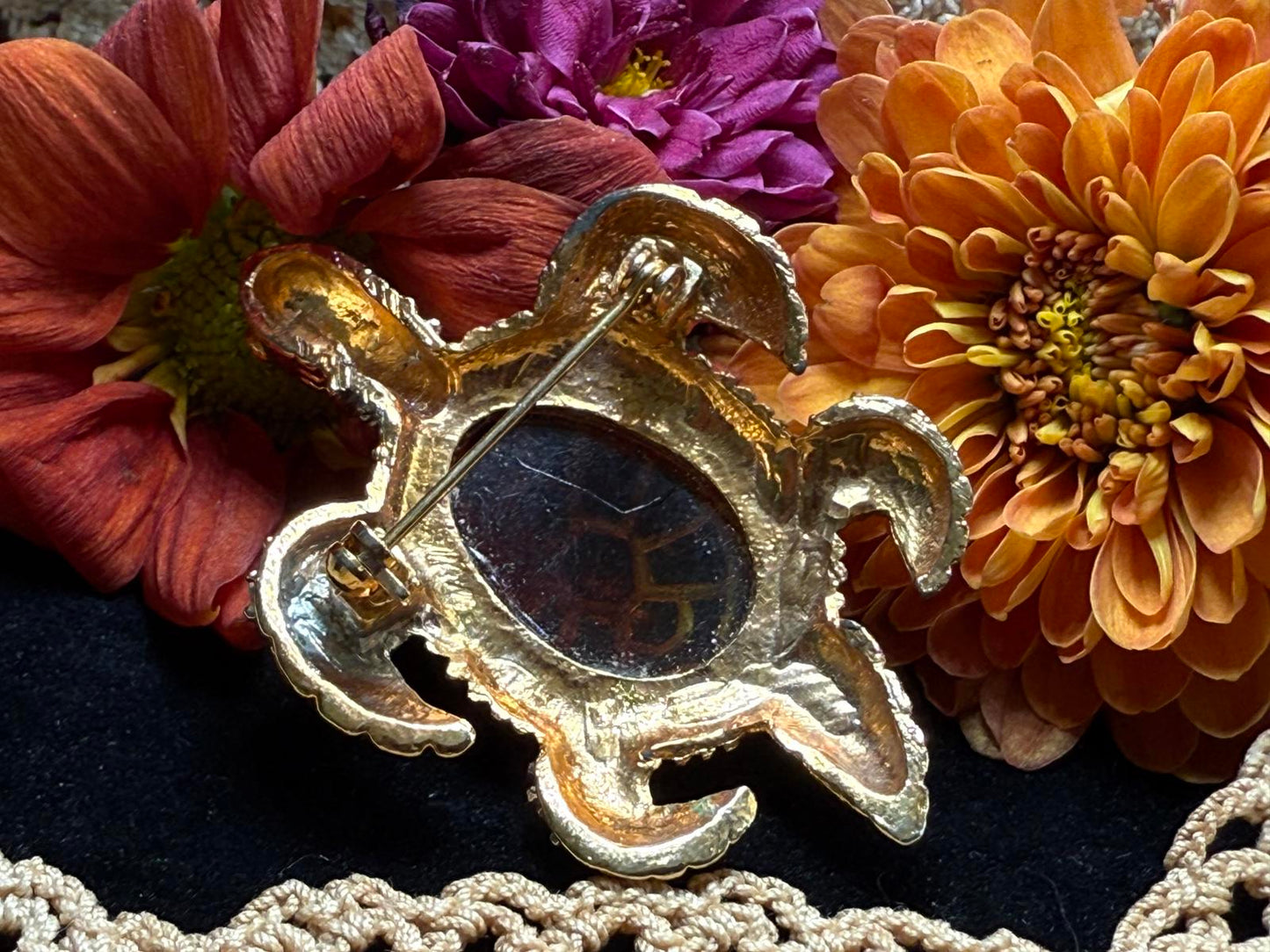 Multicolored Sea Turtle Brooch Jeweled Rhinestone Gold Tone Amber Lucite Belly