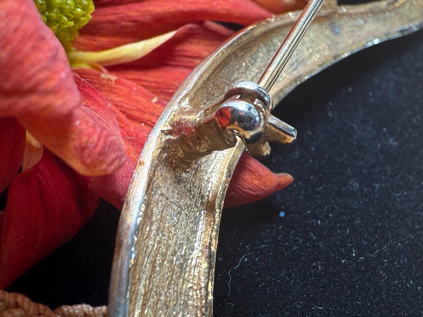 Vintage Swirl Gold Tone Pin Brooch with Faux Pearl Accent