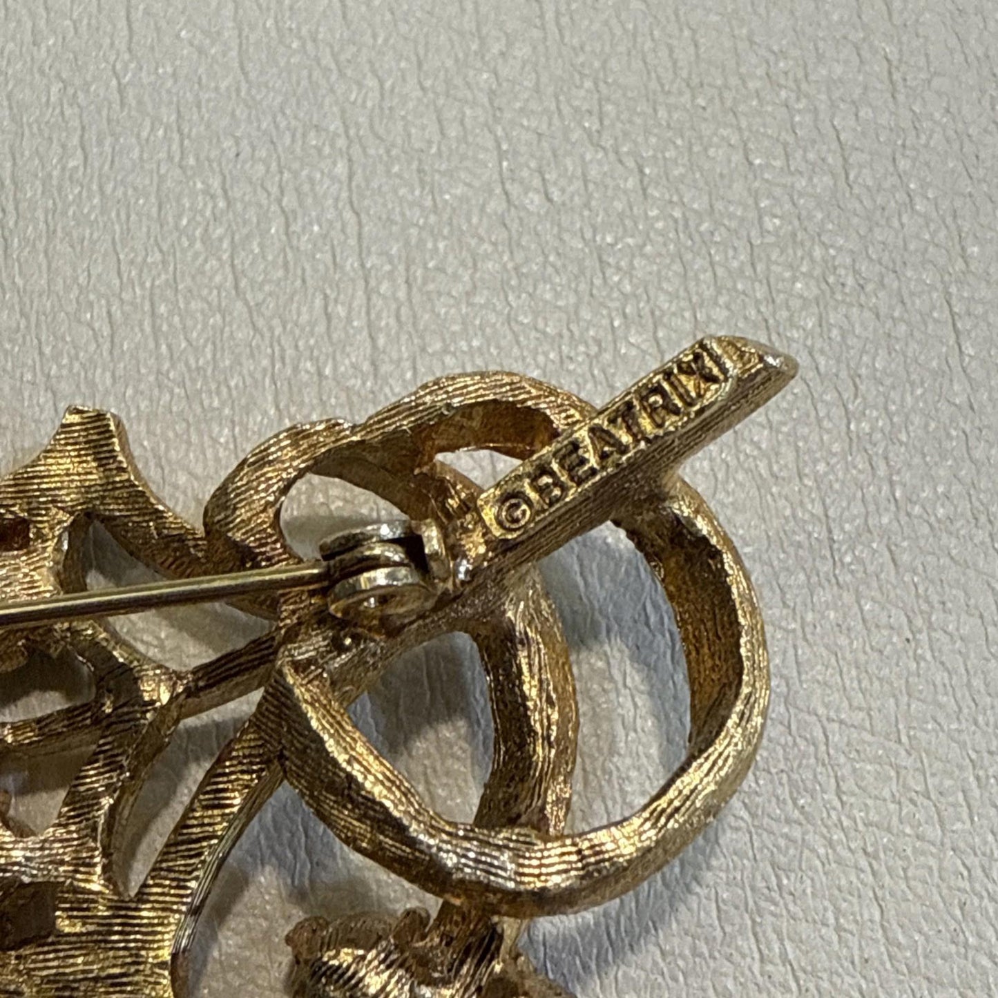 Vintage Signed BEATRIX Rhinestone HOLLY Leaf Christmas Pin/Brooch