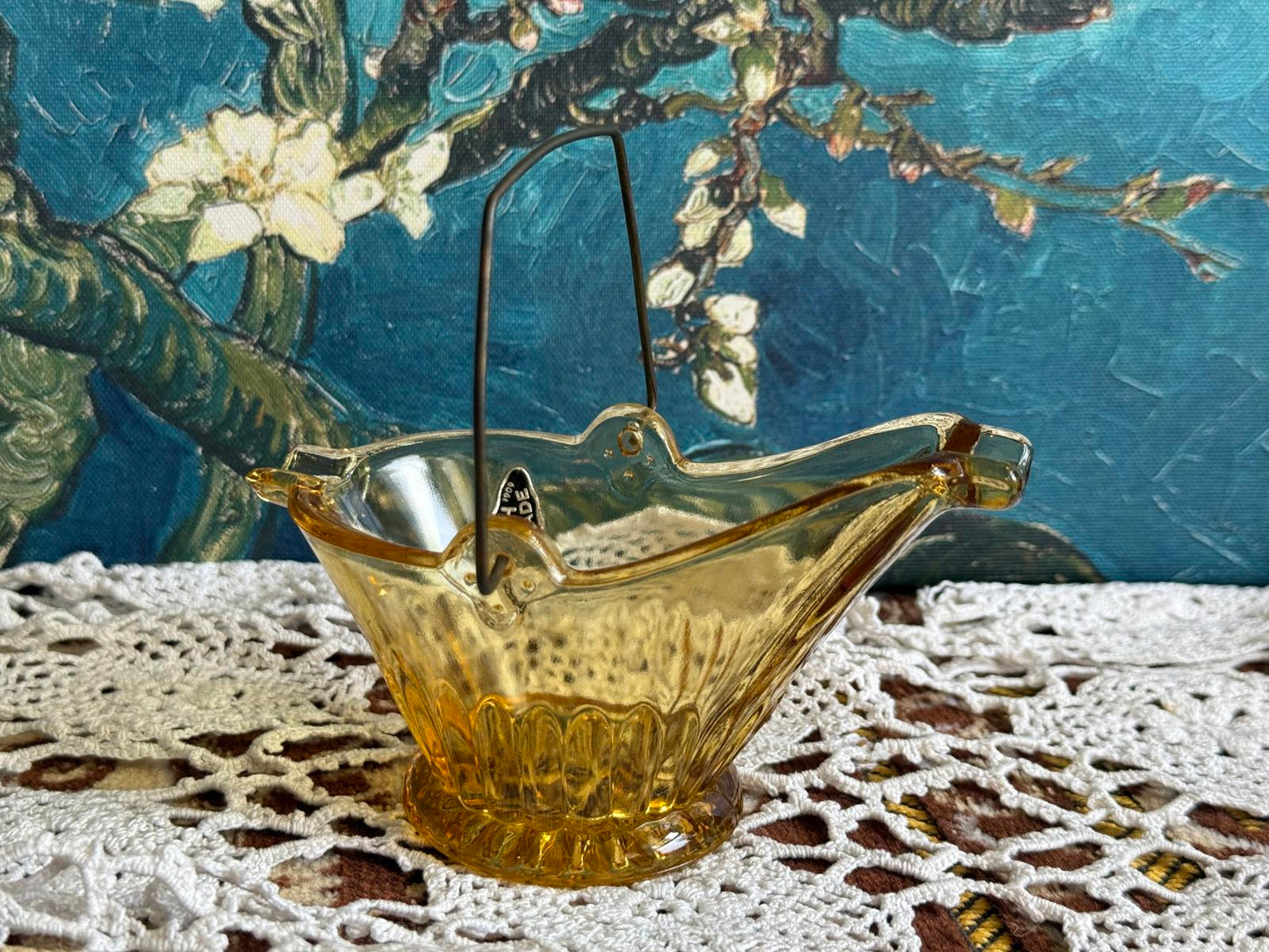 L.E. Smith Yellow 'Coal Buck' Ashtray with metal handle Smith Glass