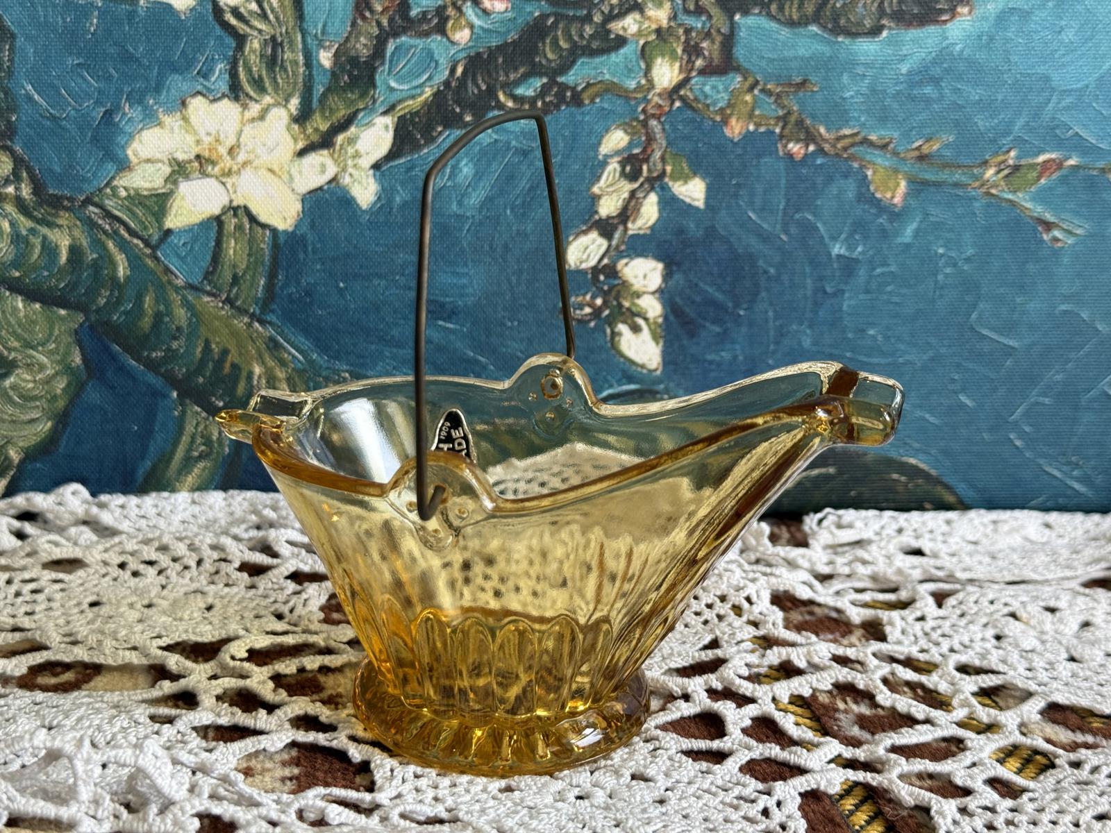 L.E. Smith Yellow 'Coal Buck' Ashtray with metal handle Smith Glass