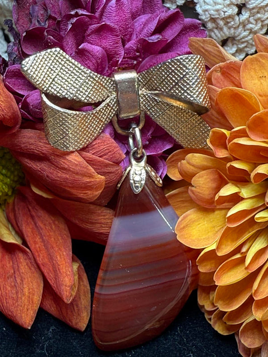 Vintage Gold tone Bow Red Banded Agate Carnelian Brooch Pin