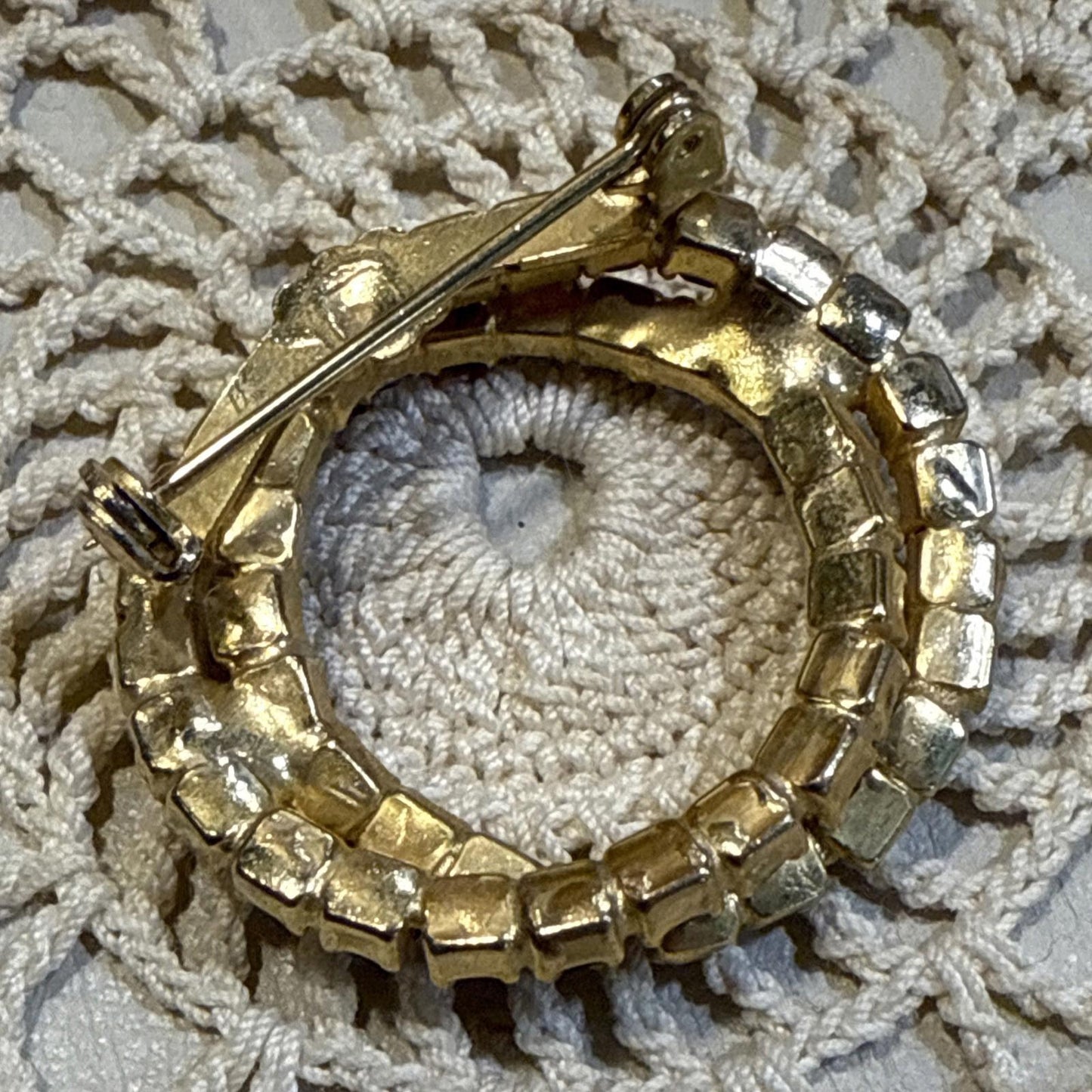 Vintage Double Ring Circle Red & Pink Aurora Borealis Rhinestone Pin Brooch 1 In