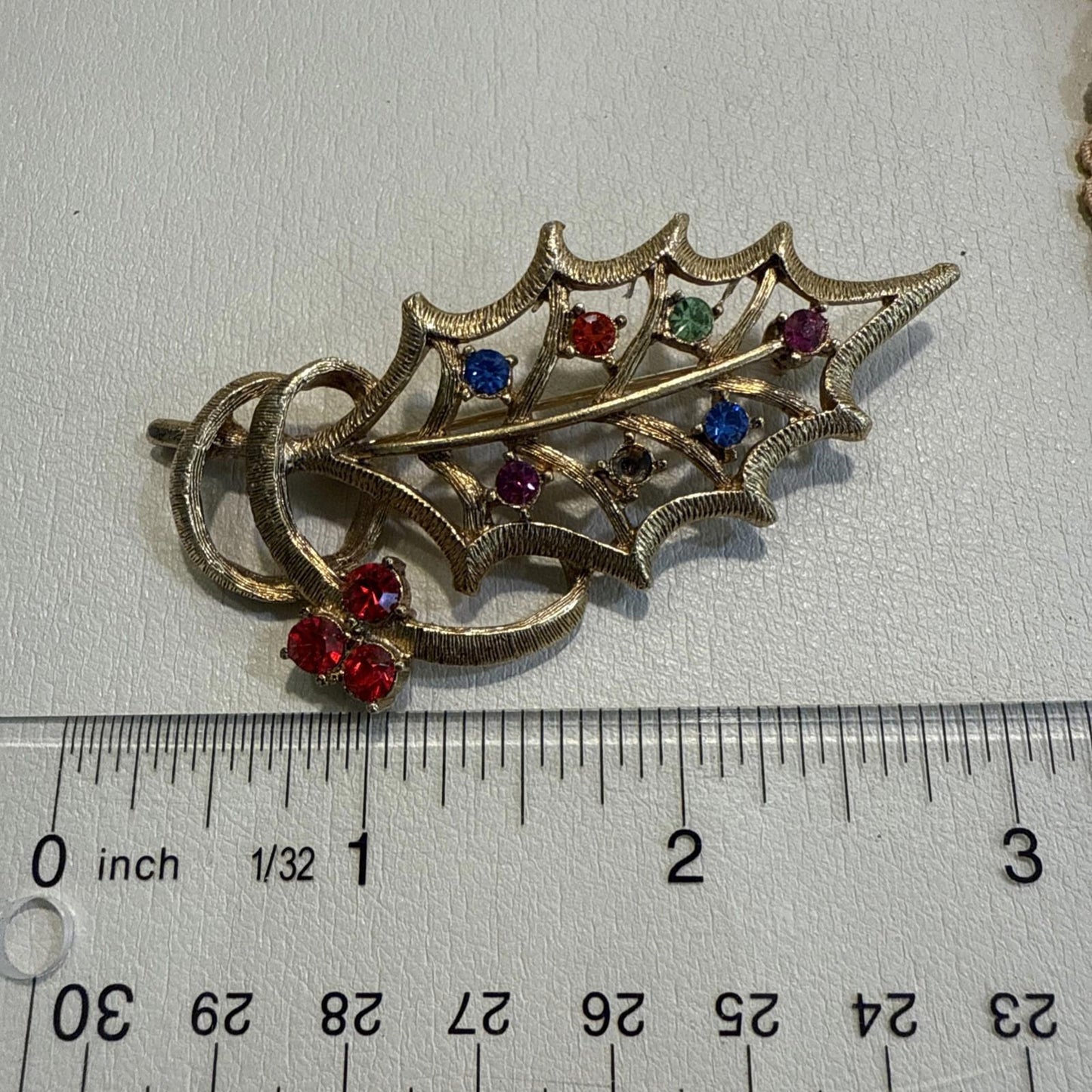 Vintage Signed BEATRIX Rhinestone HOLLY Leaf Christmas Pin/Brooch