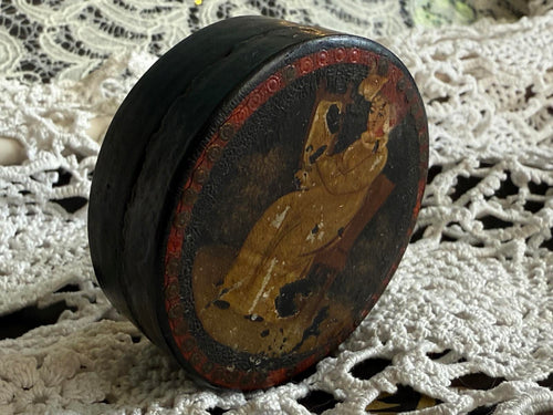 Antique Hand Painted Lacquer Snuff Box, Papier-mâché early 1800's sitting woman