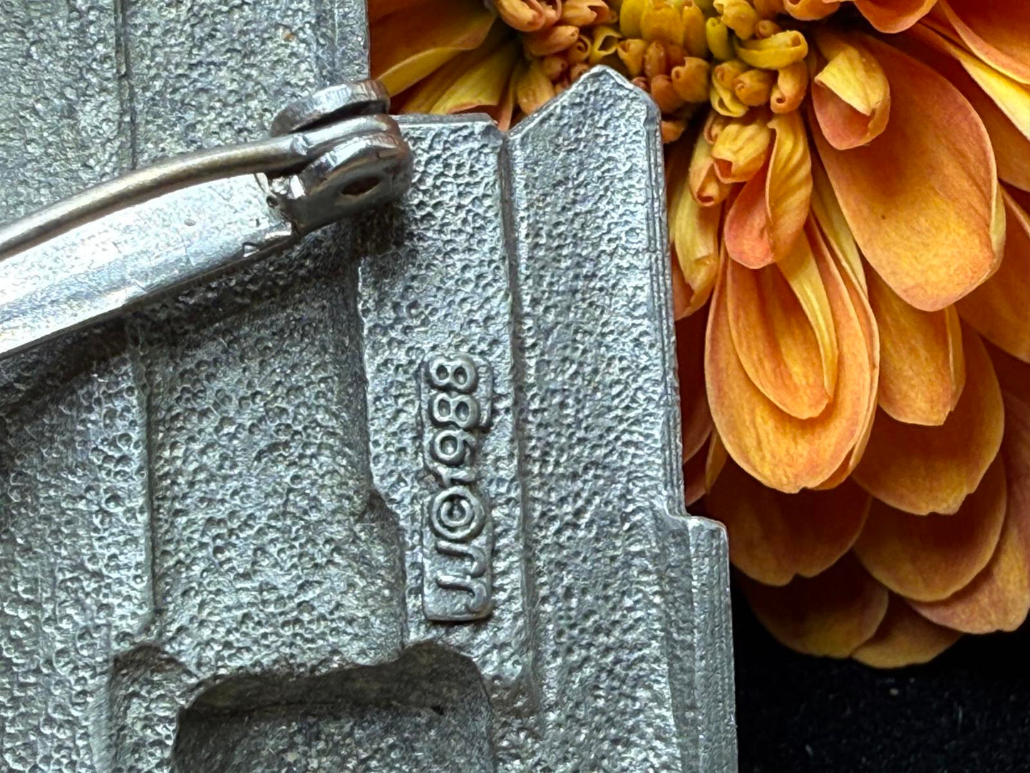 Miniature Pewter New York Skyline Brooch/Pin JJ 1988 Signed