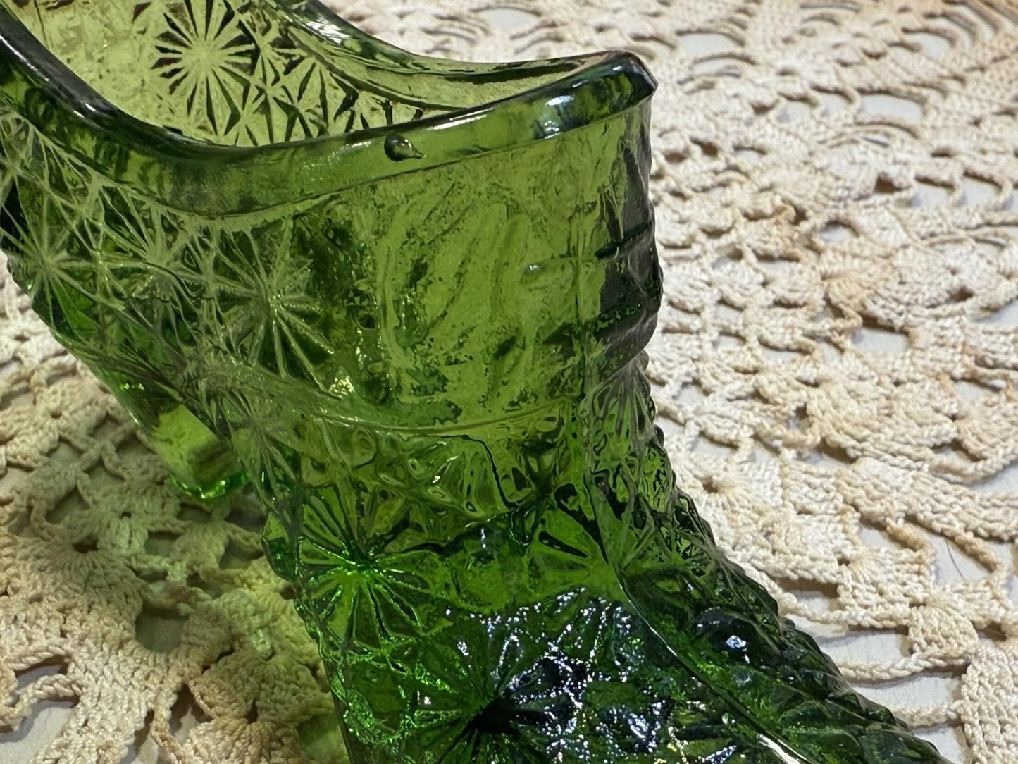 Vintage Fenton Emerald Green Daisy & Button Glass Slipper Shoe Figurine 6” Long.