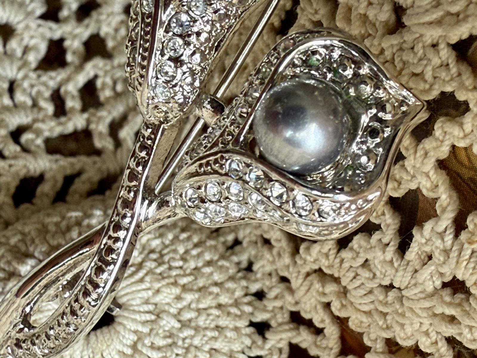 Vintage Calla Lily Silver Tone Rhinestones Pave & Faux Gray Pearls Brooch Pin