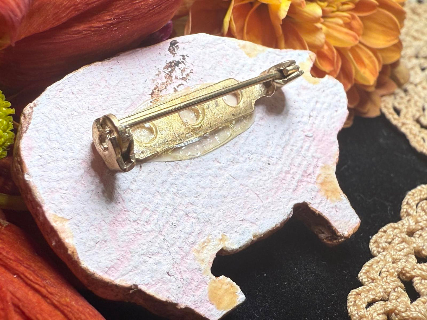 Folk Art Pig Pin Hand Made Piggy Flat Vintage Resin