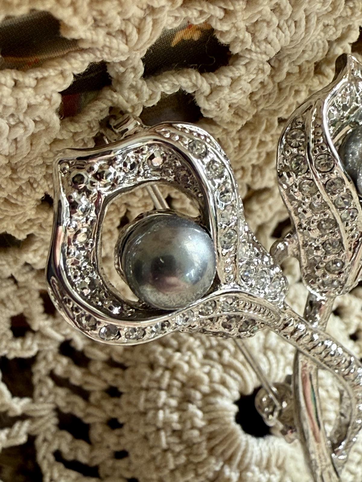 Vintage Calla Lily Silver Tone Rhinestones Pave & Faux Gray Pearls Brooch Pin