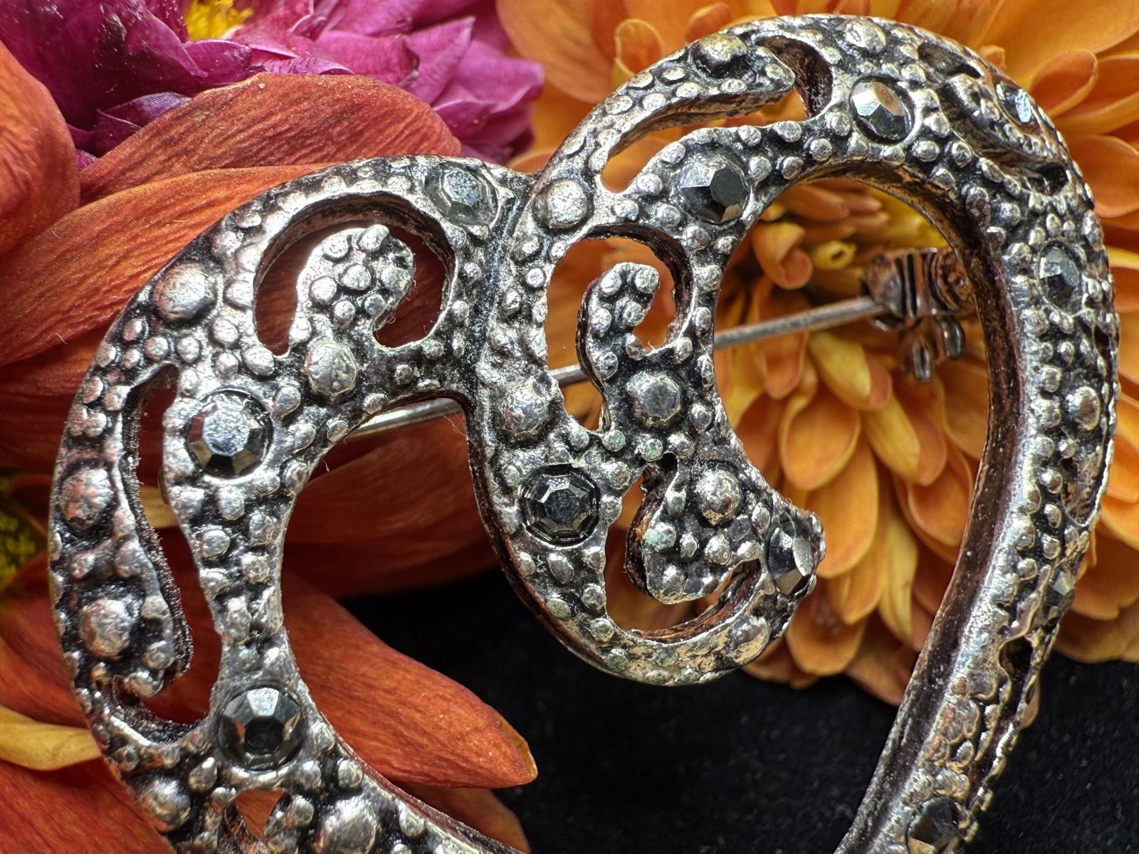 Vintage Marcasite Silver Tone artistic heart Brooch pin