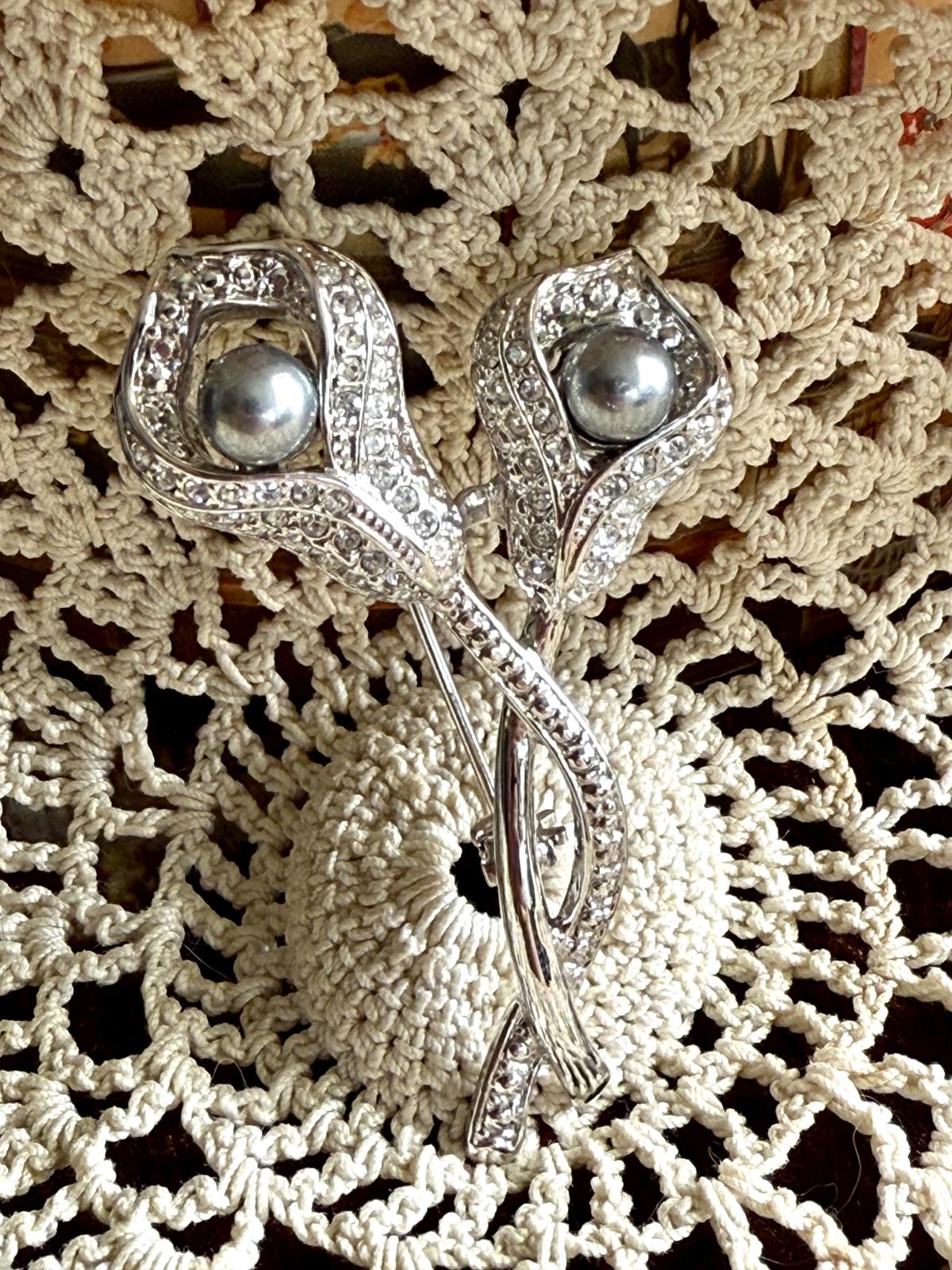 Vintage Calla Lily Silver Tone Rhinestones Pave & Faux Gray Pearls Brooch Pin