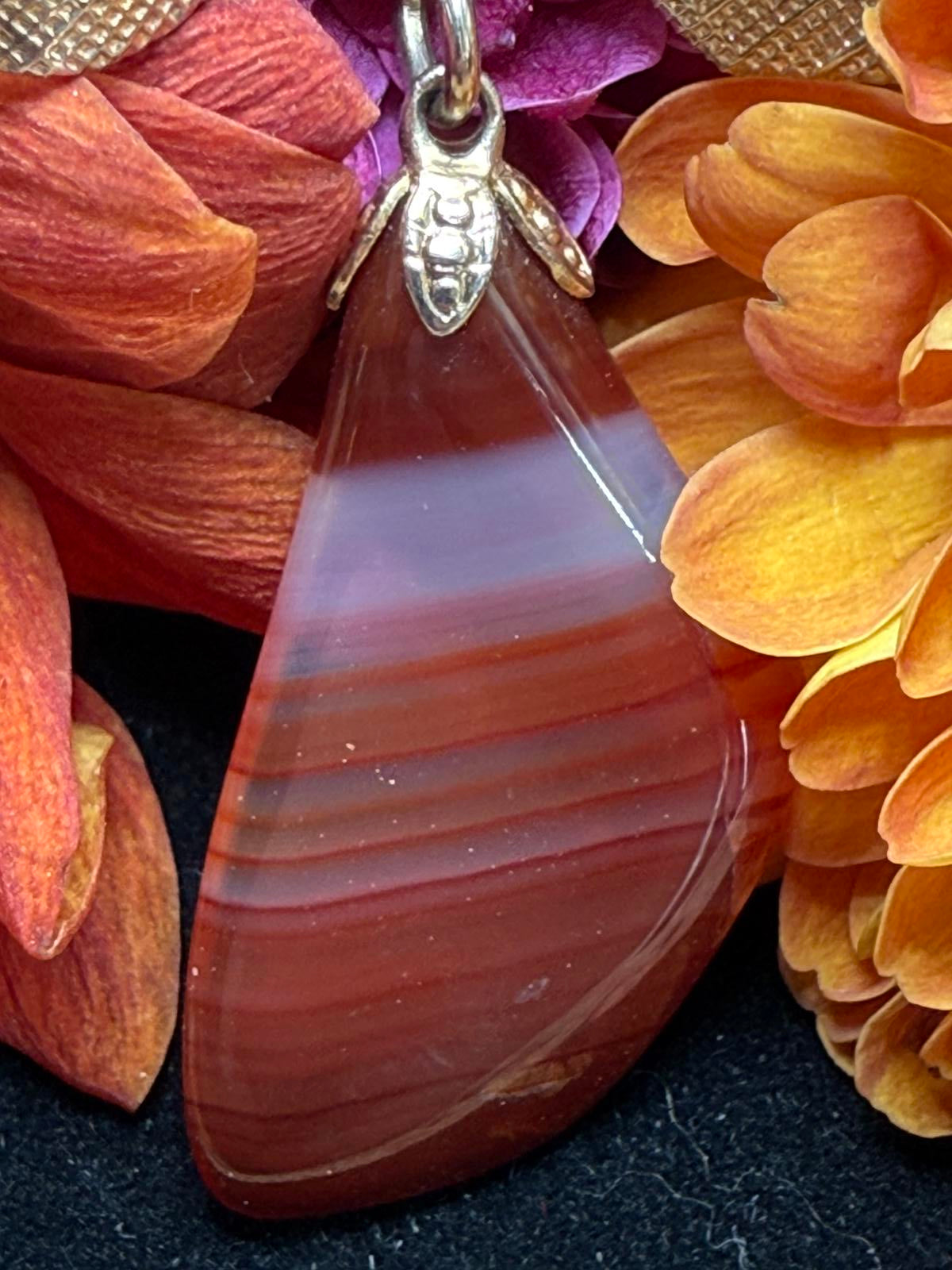 Vintage Gold tone Bow Red Banded Agate Carnelian Brooch Pin