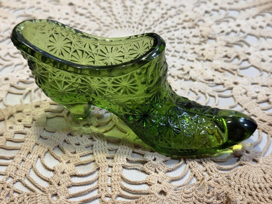 Vintage Fenton Emerald Green Daisy & Button Glass Slipper Shoe Figurine 6” Long.