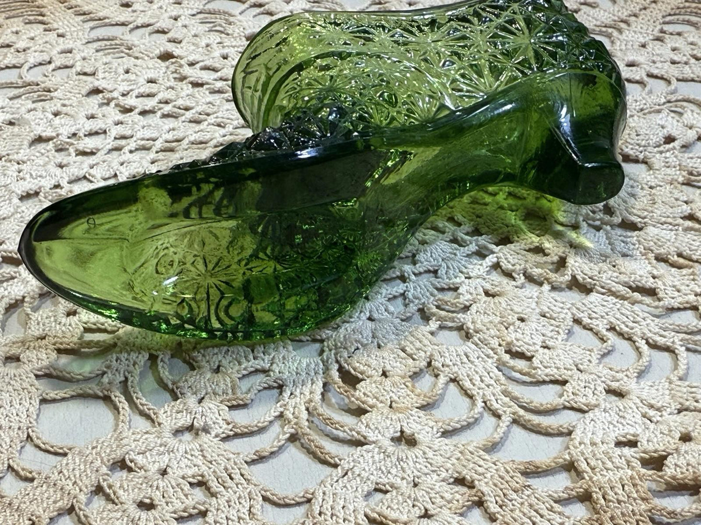 Vintage Fenton Emerald Green Daisy & Button Glass Slipper Shoe Figurine 6” Long.