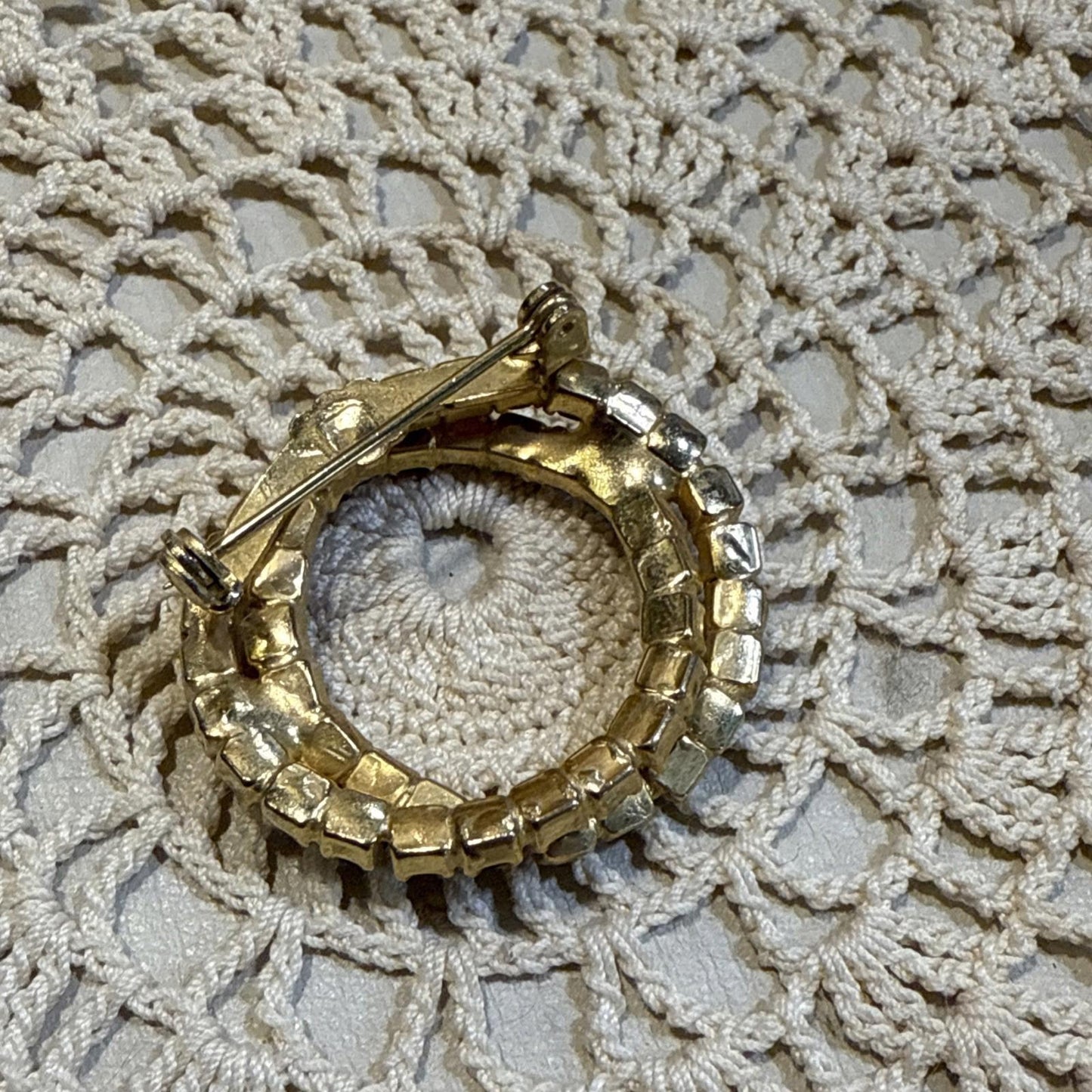 Vintage Double Ring Circle Red & Pink Aurora Borealis Rhinestone Pin Brooch 1 In