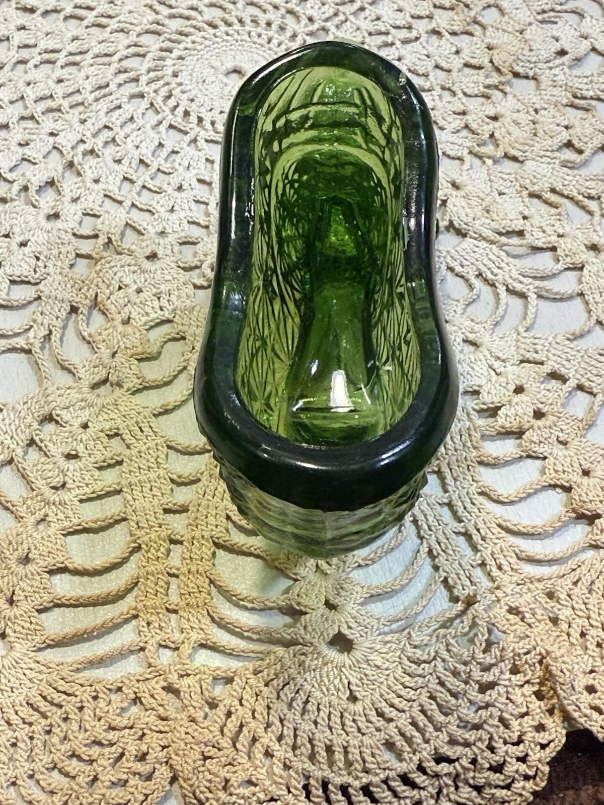 Vintage Fenton Emerald Green Daisy & Button Glass Slipper Shoe Figurine 6” Long.