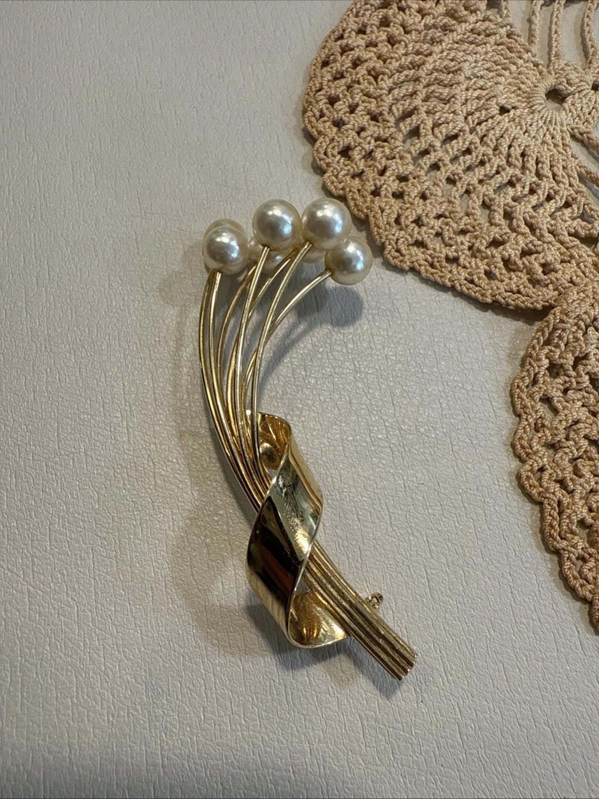 Napier Gold Tone And Pearl Brooch Vintage Estate Costume Jewelry Pin C