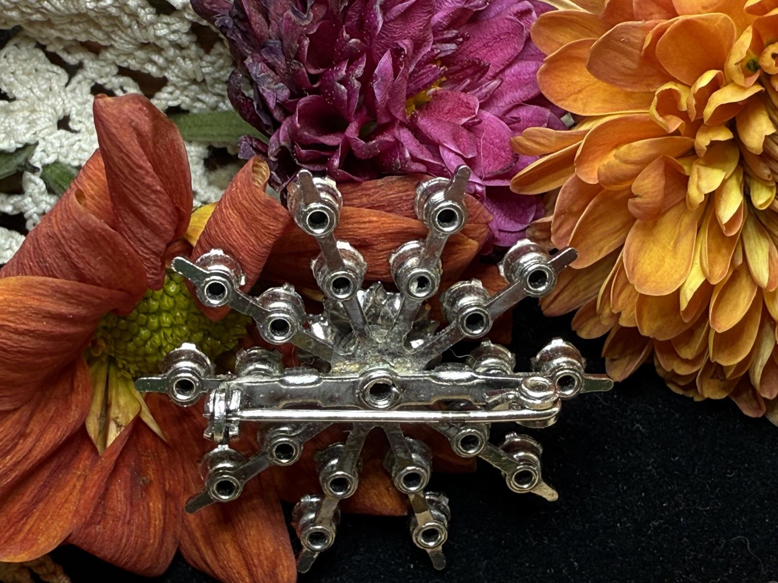 Vintage Rhinestone Starburst Brooch Clear Sparkle Jewelry Silver Tone Pin