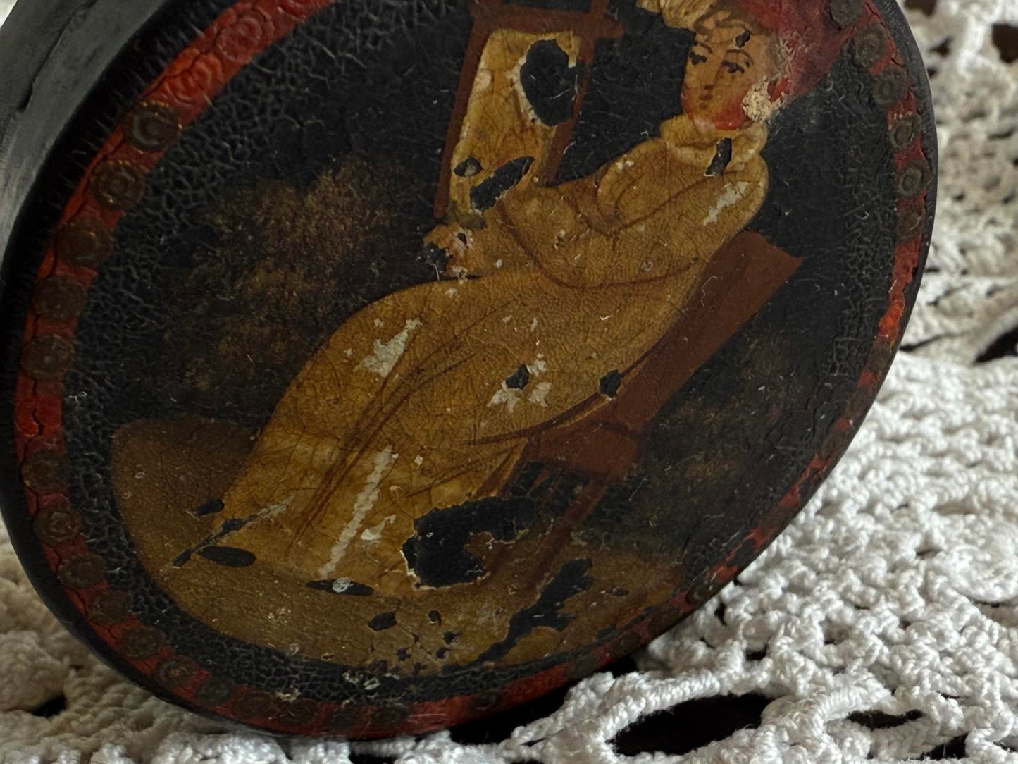 Antique Hand Painted Lacquer Snuff Box, Papier-mâché early 1800's sitting woman
