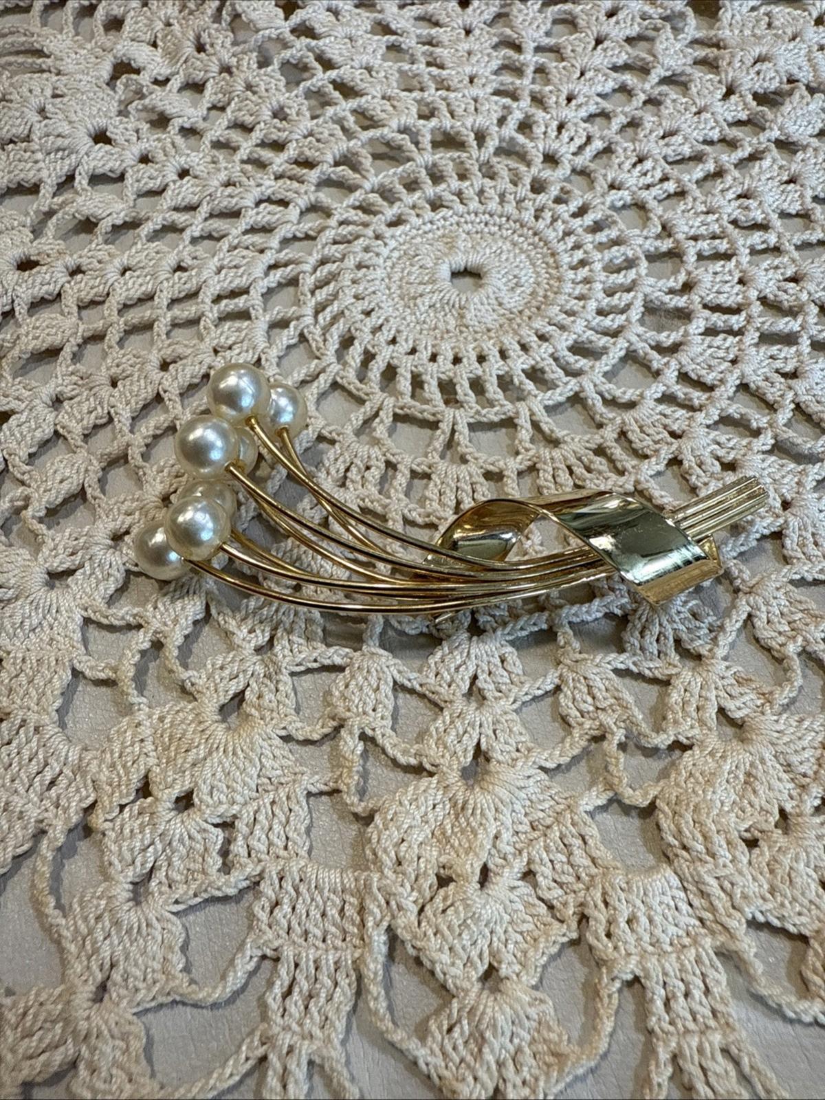 Napier Gold Tone And Pearl Brooch Vintage Estate Costume Jewelry Pin C